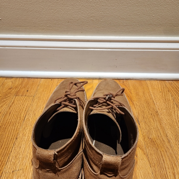 Shoes - Picture 5 of 8